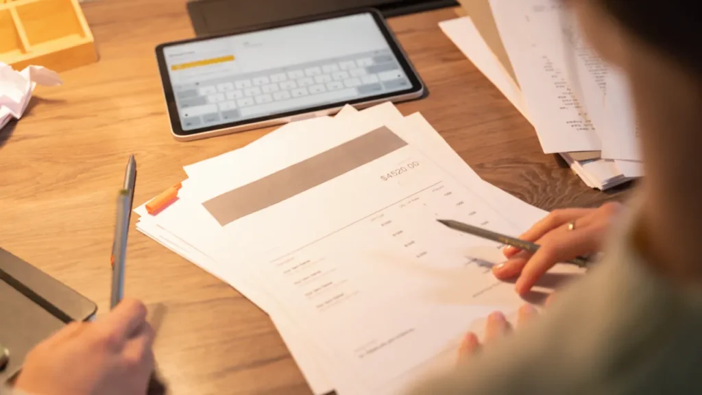 Como economizar dinheiro criando um orçamento mensal detalhado