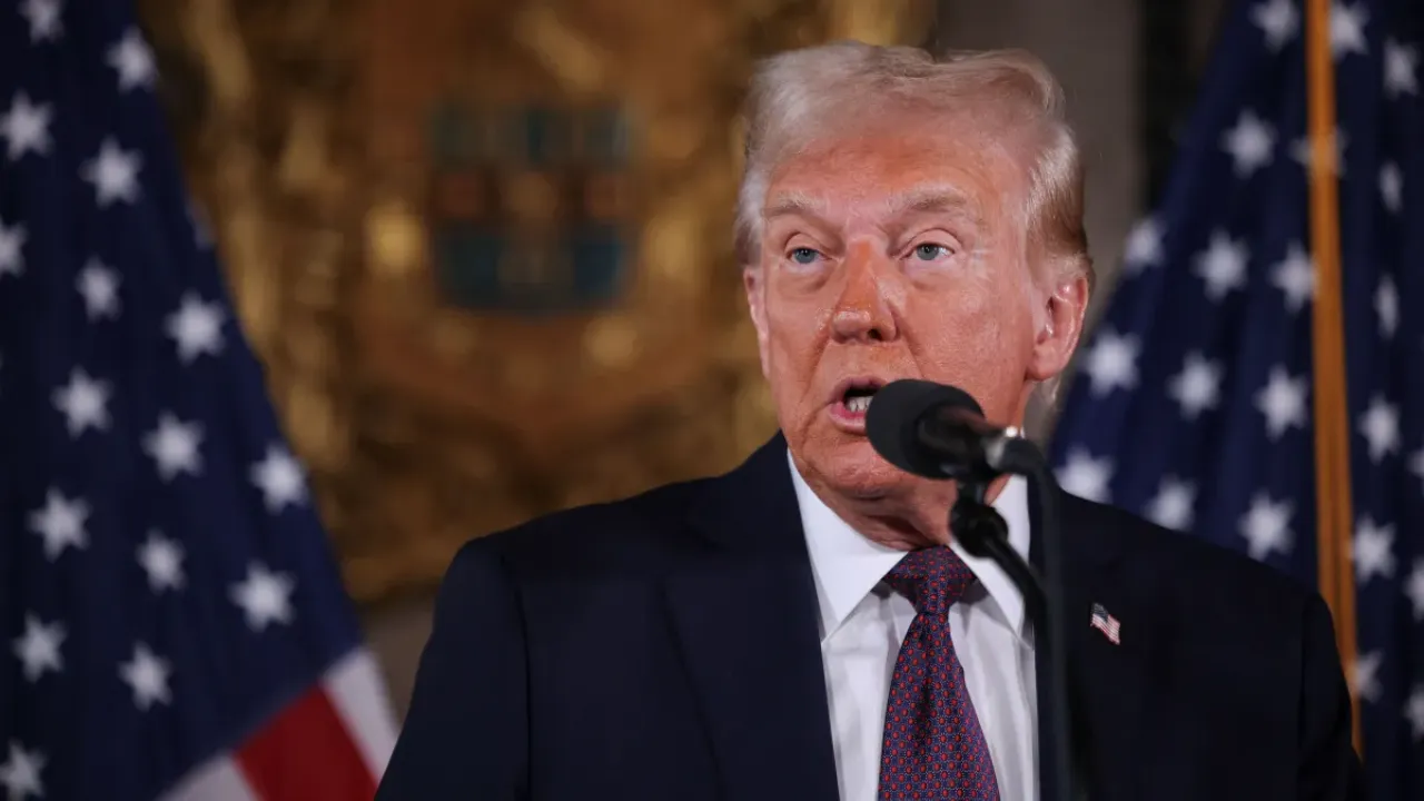 Trump recua da tarifa de 100% sobre a China e ações se recuperam